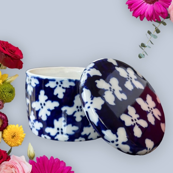 Ten thousand Villages Tiny Treasure Box Pottery Blue & White Trinket Box - Picture 2 of 5